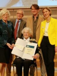 PEN überreicht den OVID Preis 2022 an Ruth Weiss - Deutsche Nationalbibliothek am 15.Sept. 2022