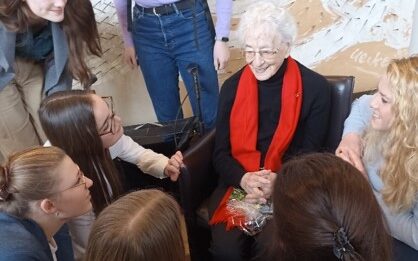 Mehr über den Artikel erfahren Ruth Weiss feiert ihren 100sten Geburtstag!